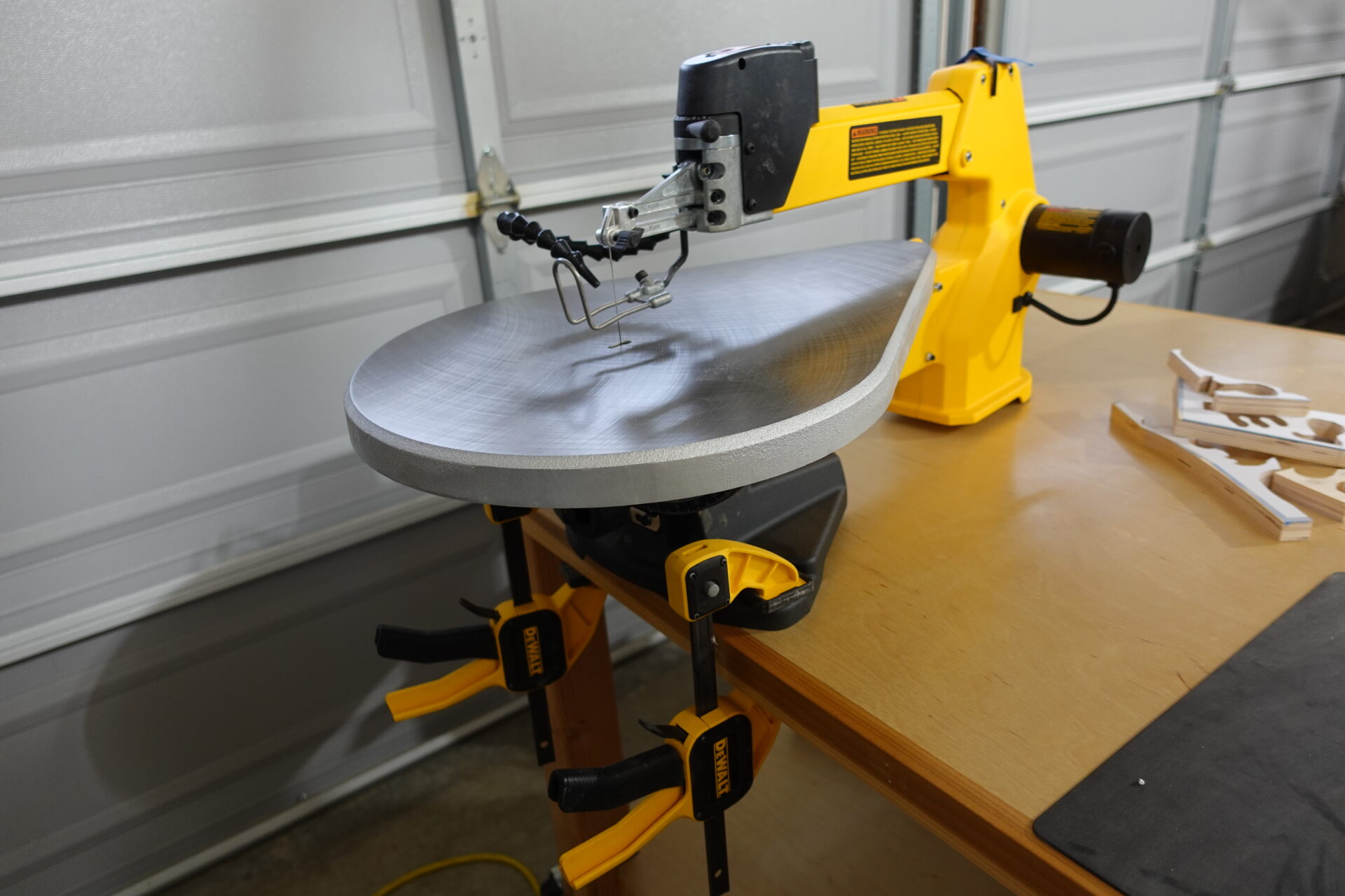 The Dewalt DW788 clamped to the workbench
